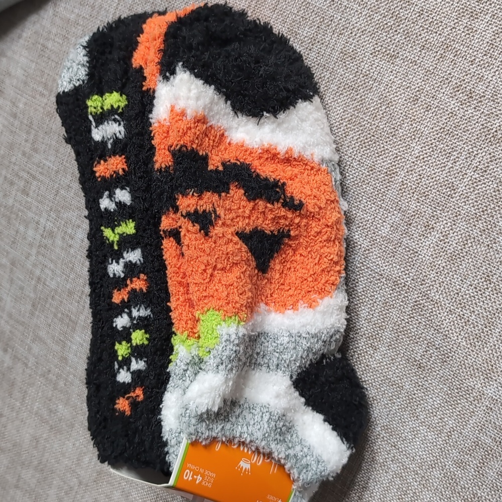 Hallmark Low Cut Fuzzy Halloween Socks 4pr